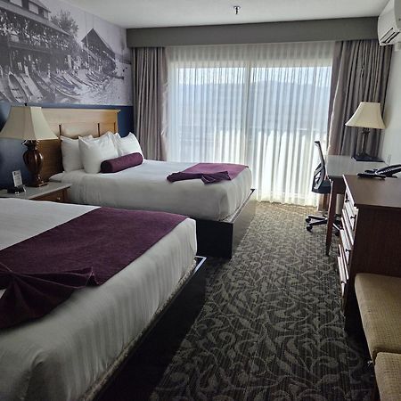 The Royal Anne Hotel Kelowna Kültér fotó