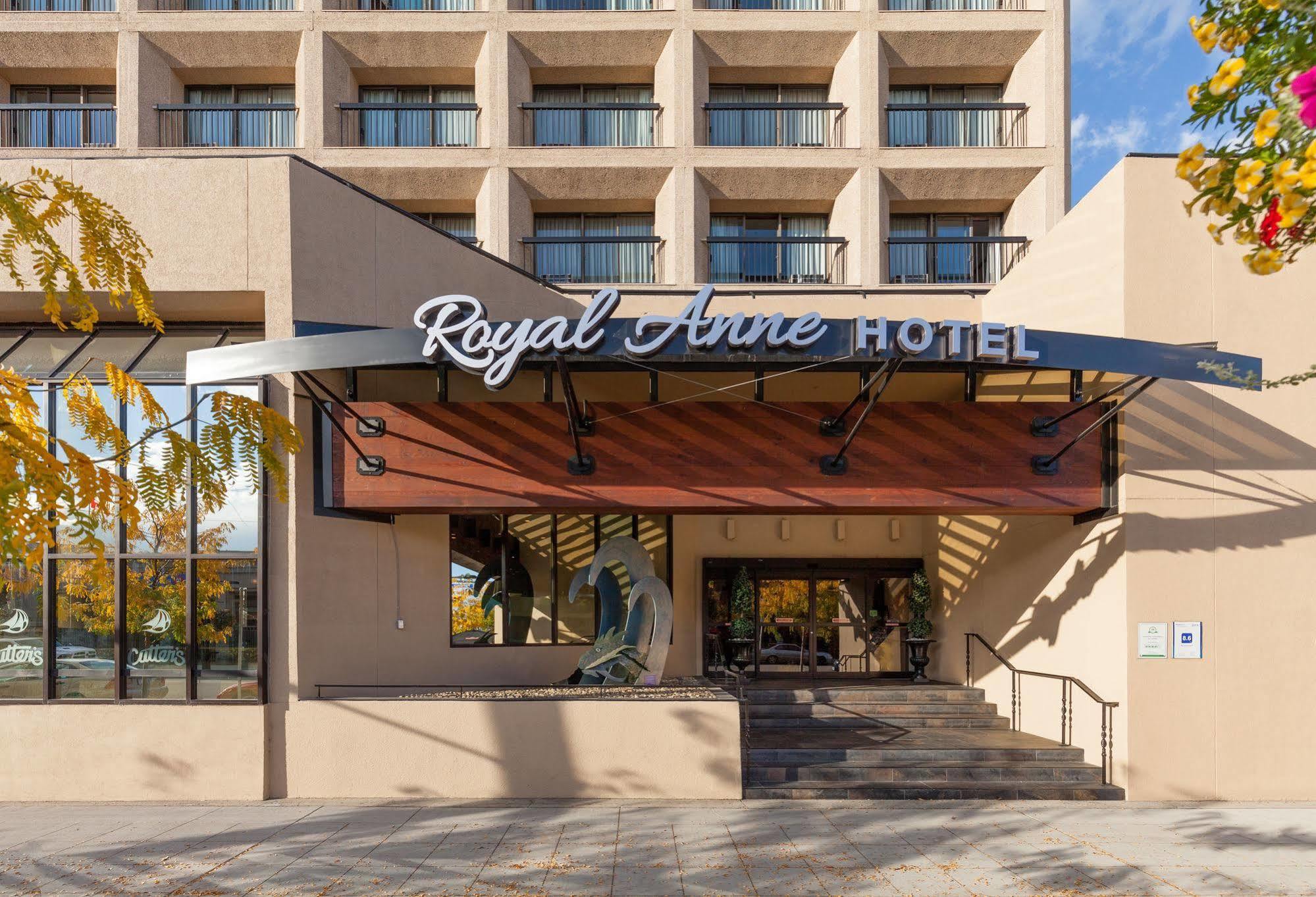 The Royal Anne Hotel Kelowna Kültér fotó